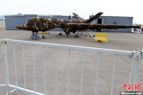 ����ǰ�����麣��չ��չ��ģ�͵��������˻����ڽ��꺽չ����ʵ���չ��11��8�գ��û��Ѿ���װ���ͣ����չƺ�ϡ��ÿ����˻����к���ҵ���³ɶ��ɻ�����о������ƣ��û�װ��һ̨100�����������������߱�ȫ����ƽ��ʽ�𽵺ͷ���������������������1100����������ʱ��Ϊ20��Сʱ����Я��������졢��������/��ࡢ���ӶԿ��豸��С�Ϳյش����������ִ�м��ӡ���鼰�Եع������������Ҳ������ά�ȡ����֡��߽�Ѳ�ߵȡ��ӷ� �� ͼƬ��Դ��CFP�Ӿ��й� 