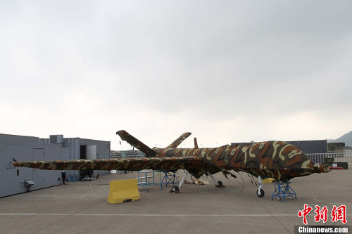 ����ǰ�����麣��չ��չ��ģ�͵��������˻����ڽ��꺽չ����ʵ���չ��11��8�գ��û��Ѿ���װ���ͣ����չƺ�ϡ��ÿ����˻����к���ҵ���³ɶ��ɻ�����о������ƣ��û�װ��һ̨100�����������������߱�ȫ����ƽ��ʽ�𽵺ͷ���������������������1100����������ʱ��Ϊ20��Сʱ����Я��������졢��������/��ࡢ���ӶԿ��豸��С�Ϳյش����������ִ�м��ӡ���鼰�Եع������������Ҳ������ά�ȡ����֡��߽�Ѳ�ߵȡ��ӷ� �� ͼƬ��Դ��CFP�Ӿ��й� 