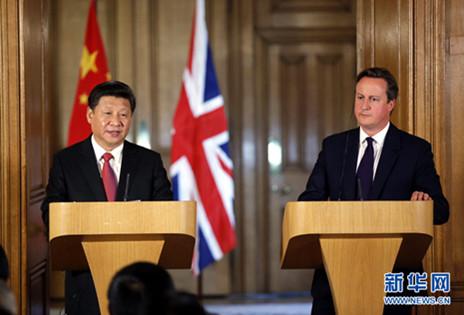 10月21日,国家主席习近平在伦敦唐宁街首相府同英国首相卡梅伦举行会谈。这是会谈结束后,习近平和卡梅伦共同会见记者。 新华社记者 鞠鹏摄 10月21日,国家主席习近平在伦敦唐宁街首相府同英国首相卡梅伦举行会谈。这是会谈结束后,习近平和卡梅伦共同会见记者。 新华社记者 鞠鹏摄