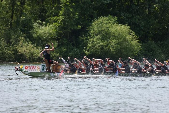 加拿大多伦多举行第37届国际龙舟节