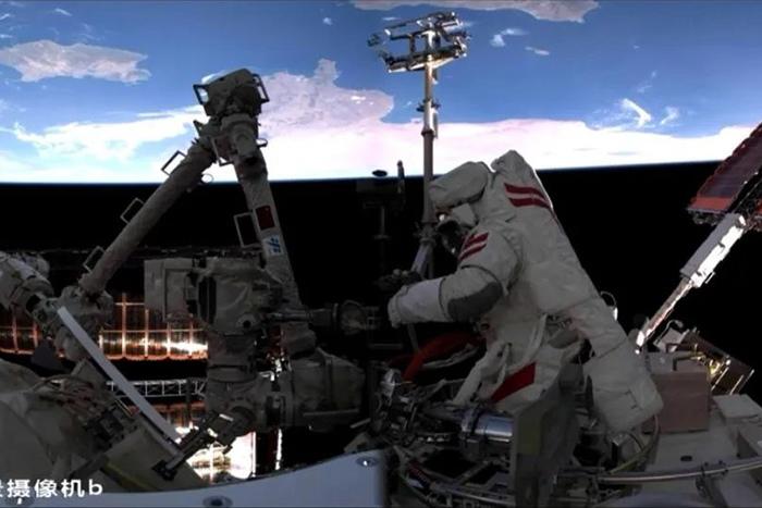 神舟二十号航天员乘组圆满完成第二次出舱活动