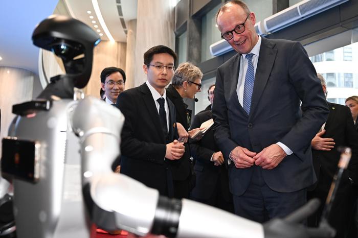 德国总理参访中国机器人企业