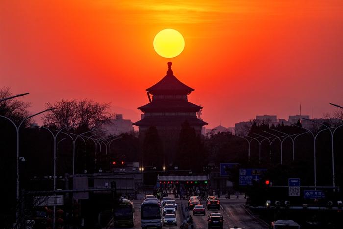 北京天坛祈年殿出现“悬日”景观