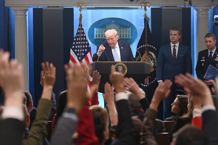 特朗普就伊朗战事举行记者会