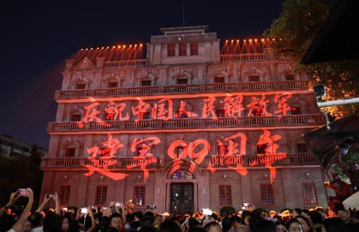 南昌八一起义纪念馆上演“光影八一”灯光秀