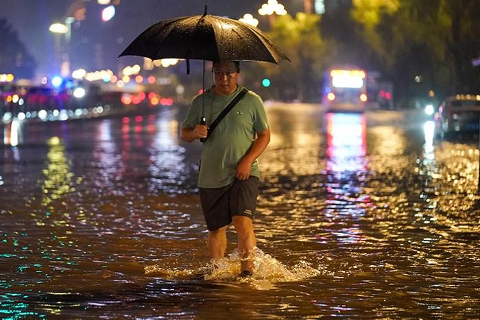 黑龙江哈尔滨遇强降雨致多路段积水