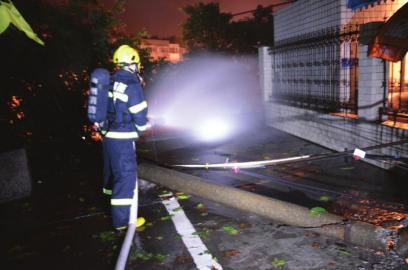 �Ĵ�����2000������Ȼ����й��ɽ�廬���ҶϹܵ�