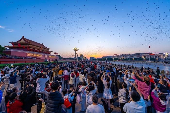 中新社镜头下的2025